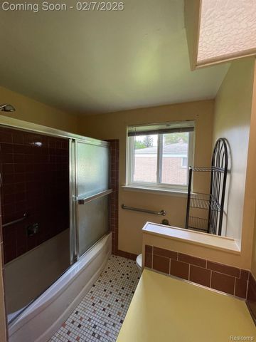 30987 BOEWE Drive, Warren, MI 48092