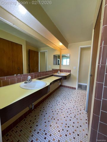 30987 BOEWE Drive, Warren, MI 48092