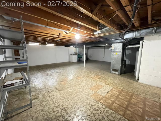 30987 BOEWE Drive, Warren, MI 48092