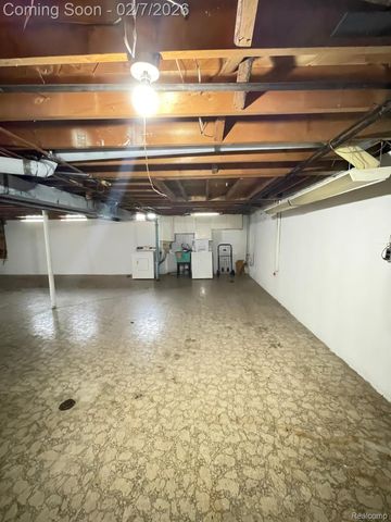 30987 BOEWE Drive, Warren, MI 48092