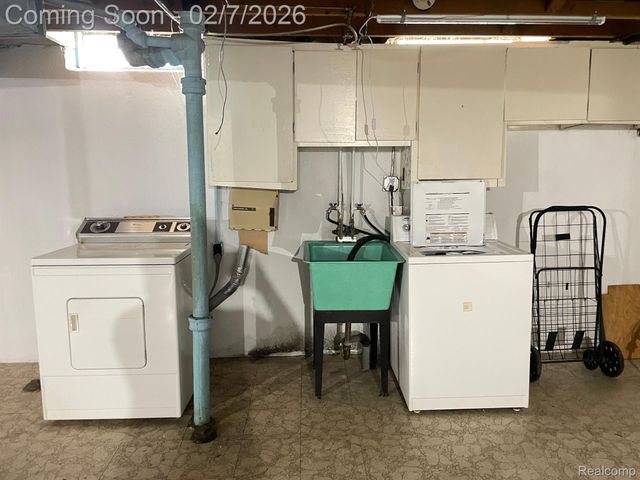 30987 BOEWE Drive, Warren, MI 48092