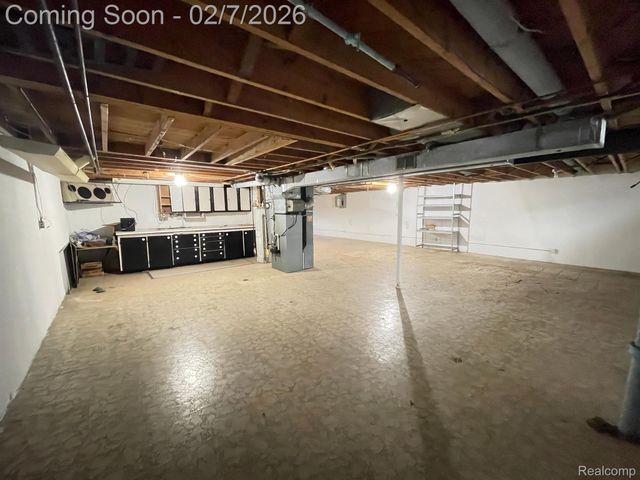 30987 BOEWE Drive, Warren, MI 48092