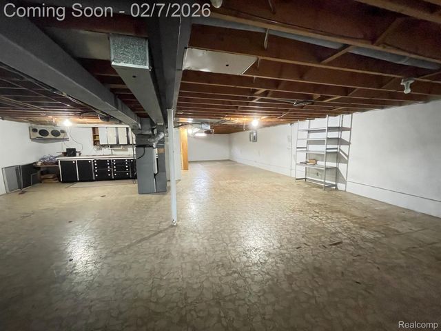 30987 BOEWE Drive, Warren, MI 48092