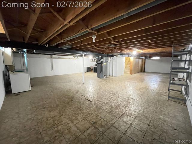 30987 BOEWE Drive, Warren, MI 48092