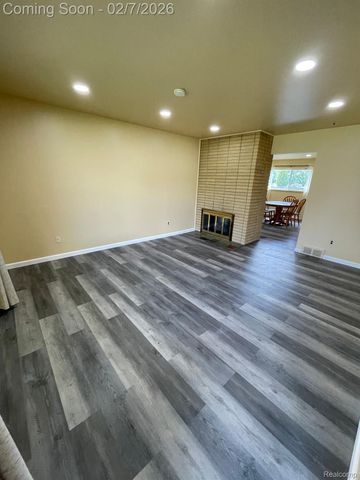 30987 BOEWE Drive, Warren, MI 48092