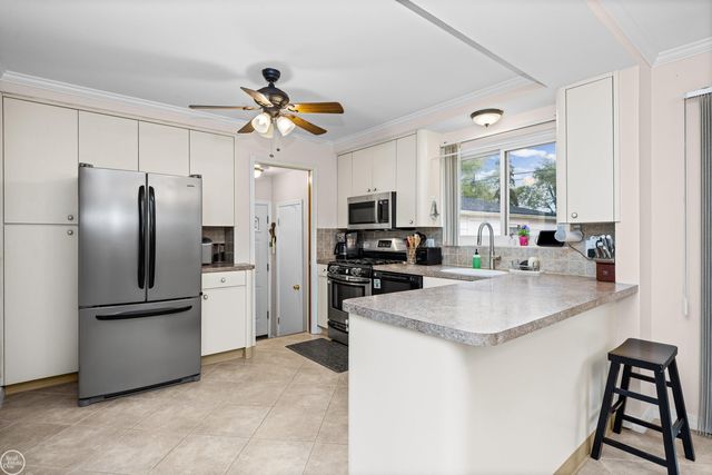 21920 Lakeshire, St Clair Shores, MI 48081