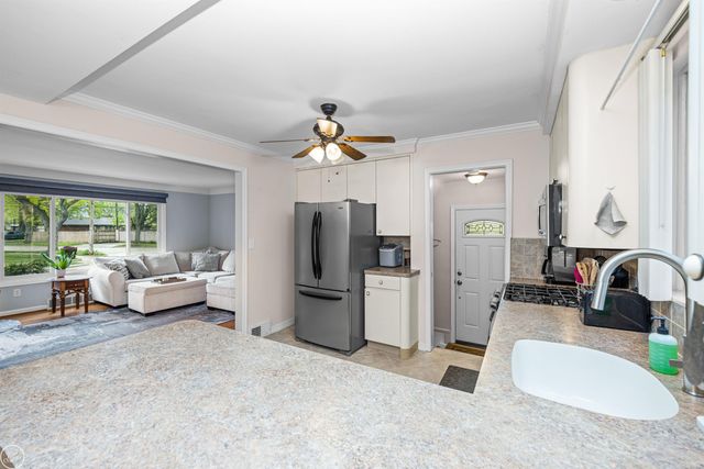 21920 Lakeshire, St Clair Shores, MI 48081