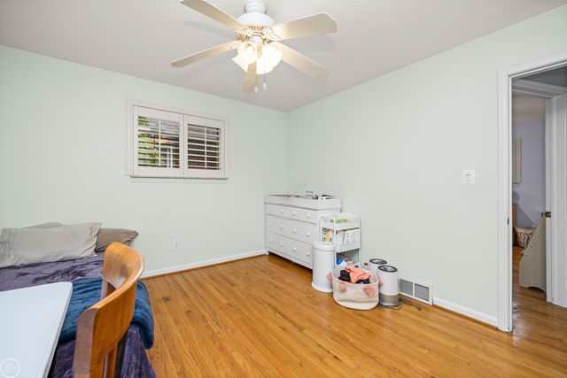 21920 Lakeshire, St Clair Shores, MI 48081
