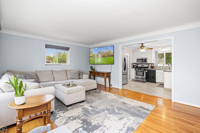 21920 Lakeshire, St Clair Shores, MI 48081