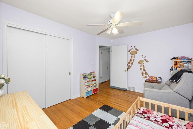 21920 Lakeshire, St Clair Shores, MI 48081