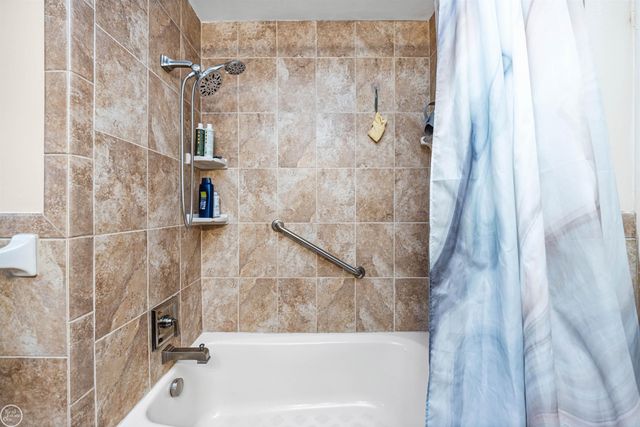 21920 Lakeshire, St Clair Shores, MI 48081