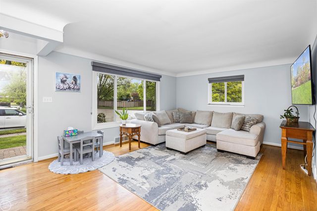 21920 Lakeshire, St Clair Shores, MI 48081
