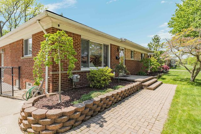 21920 Lakeshire, St Clair Shores, MI 48081