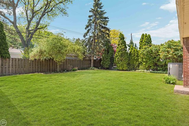 21920 Lakeshire, St Clair Shores, MI 48081