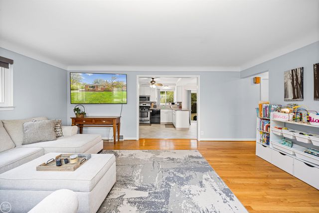 21920 Lakeshire, St Clair Shores, MI 48081