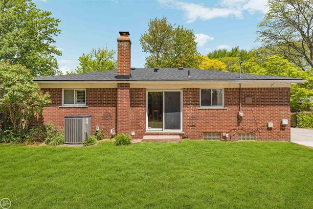 21920 Lakeshire, St Clair Shores, MI 48081