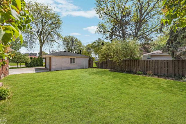 21920 Lakeshire, St Clair Shores, MI 48081