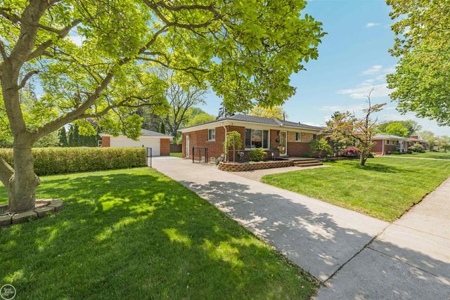 21920 Lakeshire, St Clair Shores, MI 48081