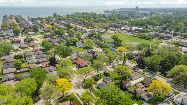 21920 Lakeshire, St Clair Shores, MI 48081
