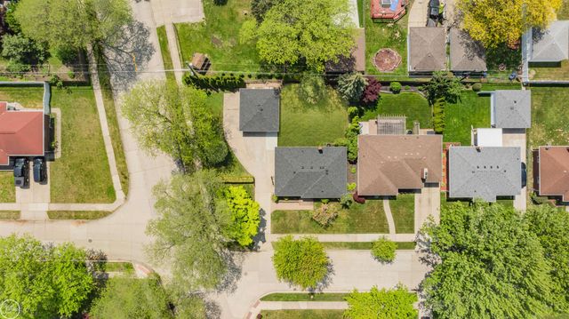 21920 Lakeshire, St Clair Shores, MI 48081