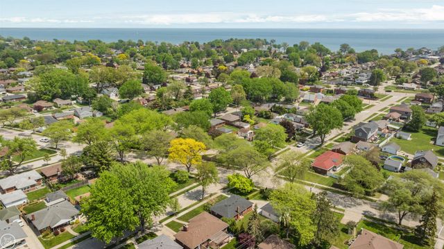 21920 Lakeshire, St Clair Shores, MI 48081