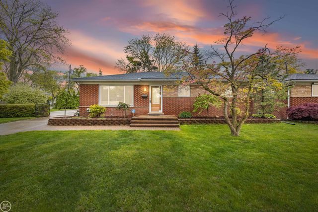 21920 Lakeshire, St Clair Shores, MI 48081