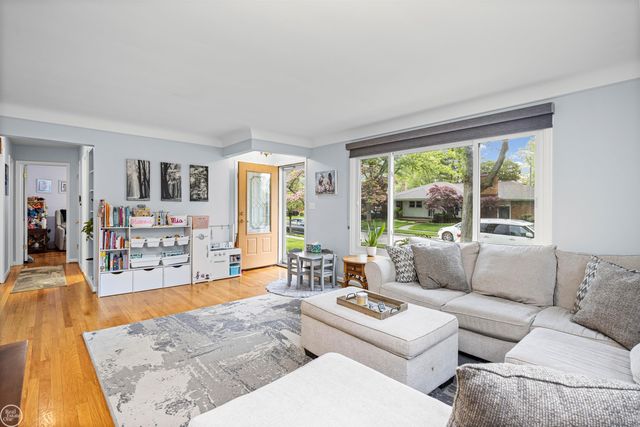 21920 Lakeshire, St Clair Shores, MI 48081