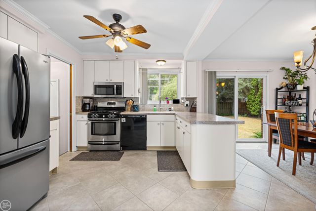 21920 Lakeshire, St Clair Shores, MI 48081