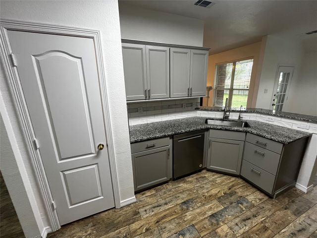 6406 Mill Valley Drive, Midlothian, TX 76065