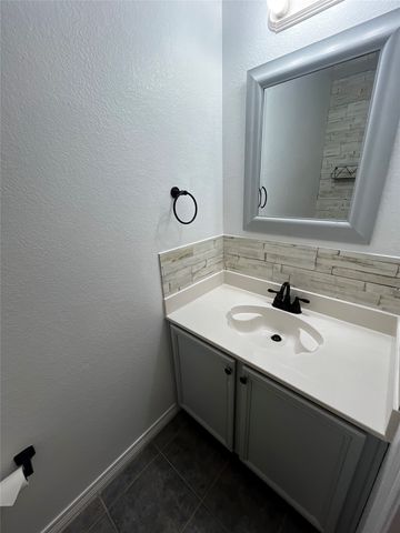 6406 Mill Valley Drive, Midlothian, TX 76065