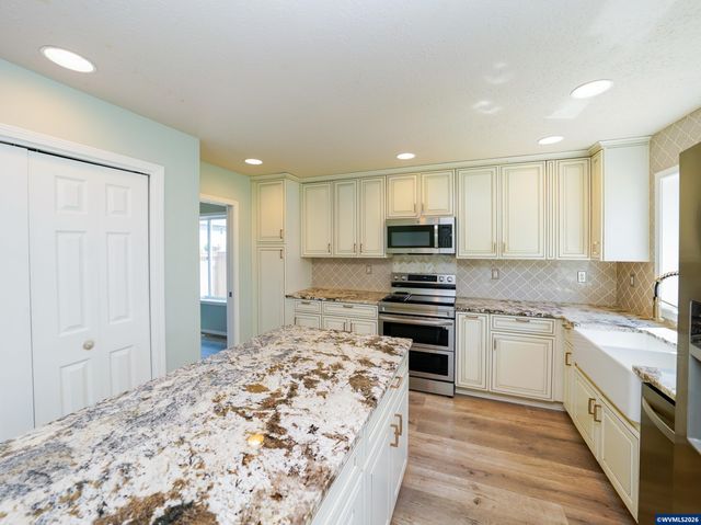 692 Burgundy Av NE, Keizer, OR 97303