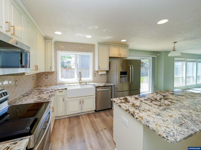692 Burgundy Av NE, Keizer, OR 97303