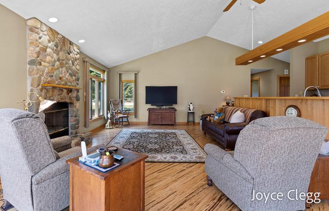 4596 Jack Pine Drive, Holland, MI 49423