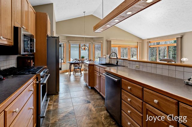 4596 Jack Pine Drive, Holland, MI 49423