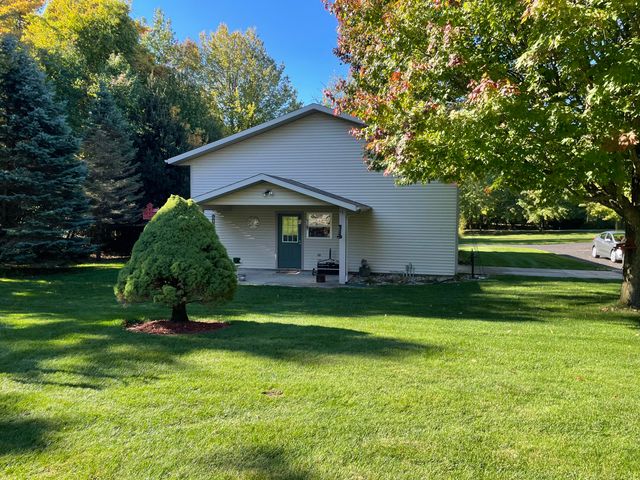 4596 Jack Pine Drive, Holland, MI 49423