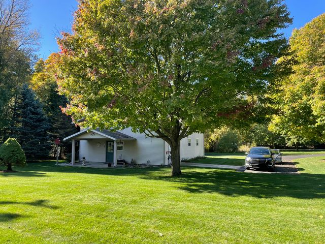 4596 Jack Pine Drive, Holland, MI 49423