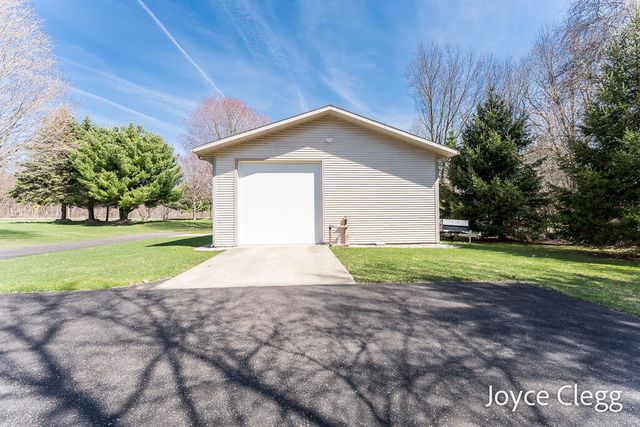 4596 Jack Pine Drive, Holland, MI 49423