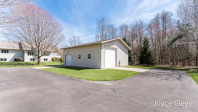 4596 Jack Pine Drive, Holland, MI 49423