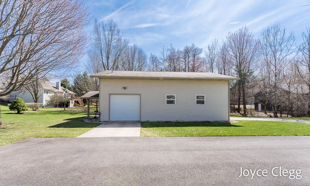 4596 Jack Pine Drive, Holland, MI 49423
