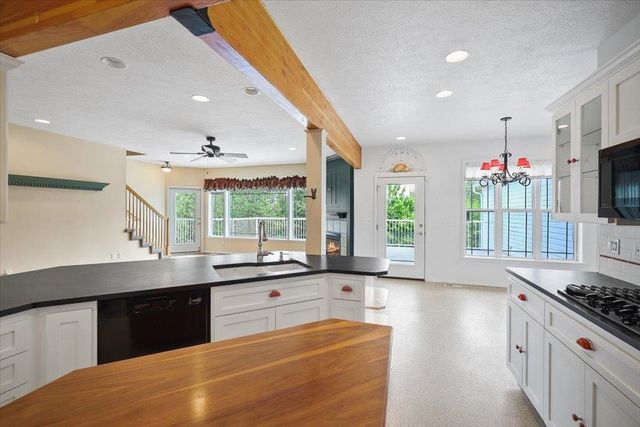 8704 N MALVERN Rd, Newman Lake, WA 99025