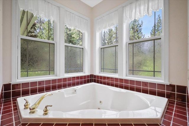 8704 N MALVERN Rd, Newman Lake, WA 99025