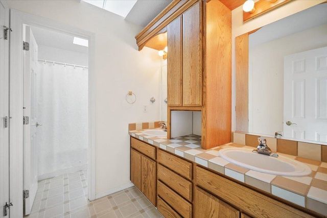 8704 N MALVERN Rd, Newman Lake, WA 99025