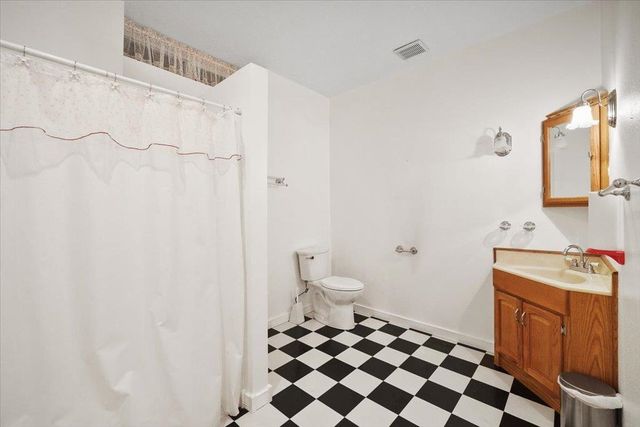 8704 N MALVERN Rd, Newman Lake, WA 99025
