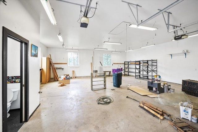 8704 N MALVERN Rd, Newman Lake, WA 99025