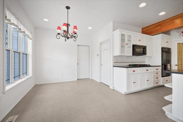 8704 N MALVERN Rd, Newman Lake, WA 99025