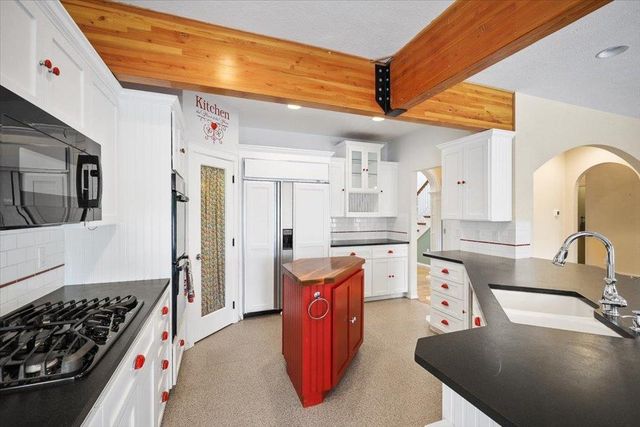8704 N MALVERN Rd, Newman Lake, WA 99025