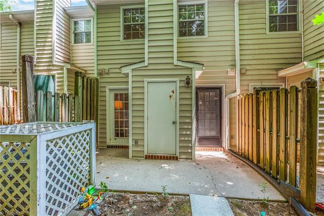 2221 Stonecutter Drive, Winston-salem, NC 27103