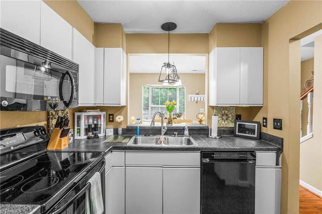 2221 Stonecutter Drive, Winston-salem, NC 27103