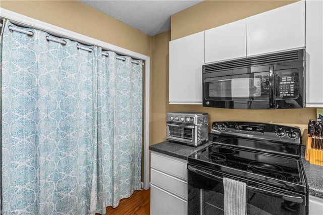 2221 Stonecutter Drive, Winston-salem, NC 27103