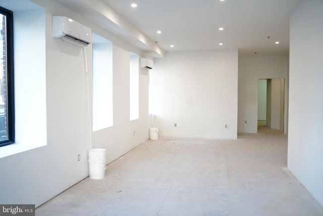 2001 S 10TH ST, Philadelphia, PA 19148